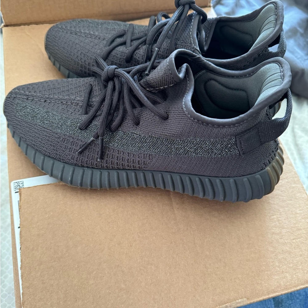 Men's Adidas FY4176 Yeezy Boost 350 V2 Cinder Reflective Sneakers Size 9.5 Used